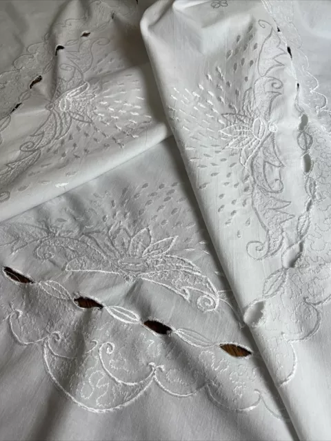 Vintage Hand Embroidered Tablecloth ~ Round