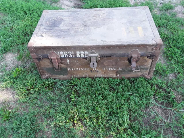 Vintage 1946 WWII Military American Hardware Co. Foot Locker Trunk Chest  W/Tray
