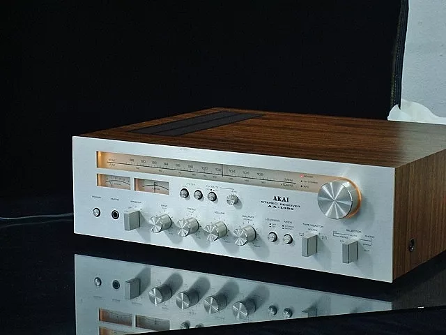 Amplificador Receiver AKAI AA1030 -una joya del audio