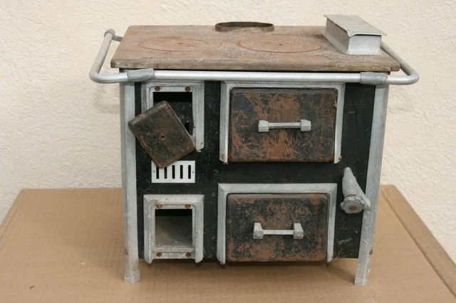 CUISINIERE JOUET EN FONTE EMAILLEE MARQUE BABY BAUDIN