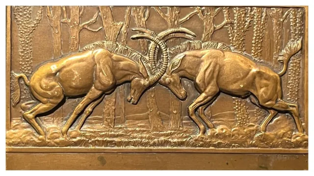 Médaille bronze avec superbe ciselure " Le combat des Antilopes " RF THENOT