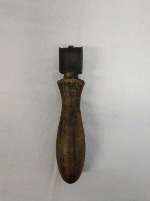 Outils En Cuir De Métier Sur Le Fond En Bois Lieu De Travail Pour Le