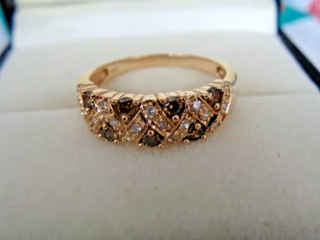 375er Gelbgold / Ring mit braunen und weißen Diamanten / Gr. 18 /