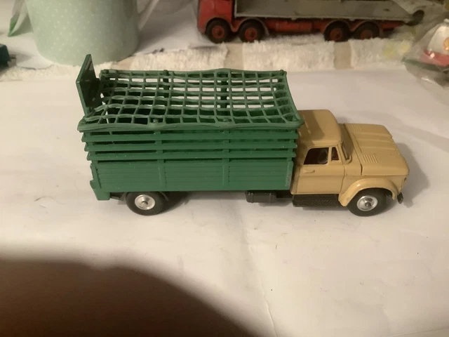 VINTAGE CORGI TOYS 484 Dodge Kew Fargo Beast Carrier. pigs