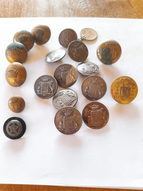 Lot De Boutons Anciens - Fabrication Française - Vintage - Collection