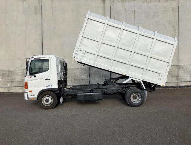 2008 HINO FC500 4x2 FACTORY CHIPPER/ TIPPER