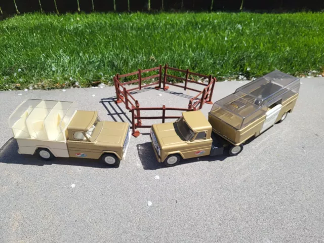 Vintage Structo Kentucky Farm Pony Van And Dog Kennel Pickup Truck Nice Shape!