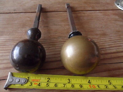 2 brass doorknobs with fixed spindles door knobs not matching spares 21BKF