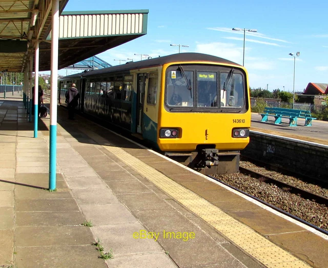 PHOTO 6X4 MERTHYR Tydfil train in Barry station Barry Dock On September