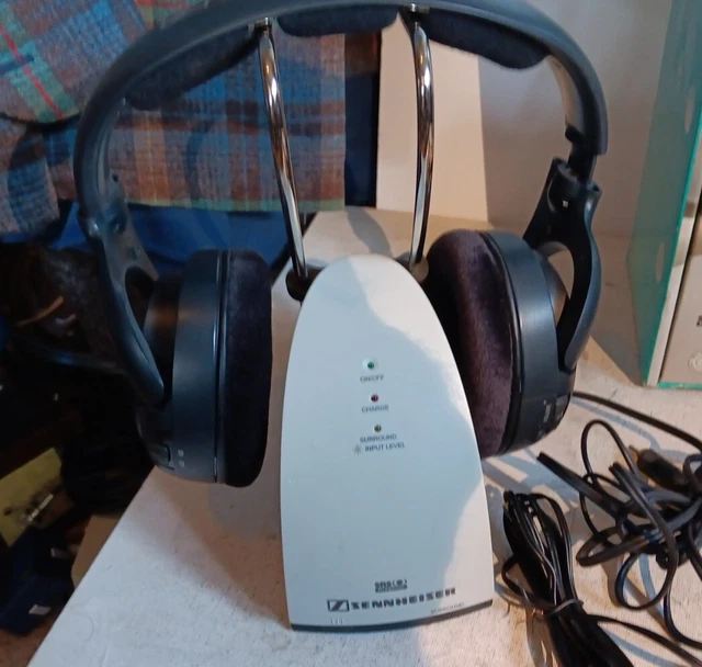 SENNHEISER HDR 130 Wireless Headphones w/ TR130 Transmitter Dock RS 130