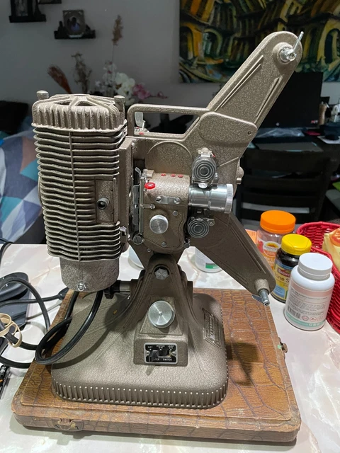 Proyector De Películas Art Deco Keystone Modelo K-108 8 Mm De Colección Con Estuche De Transporte ¡Funciona!