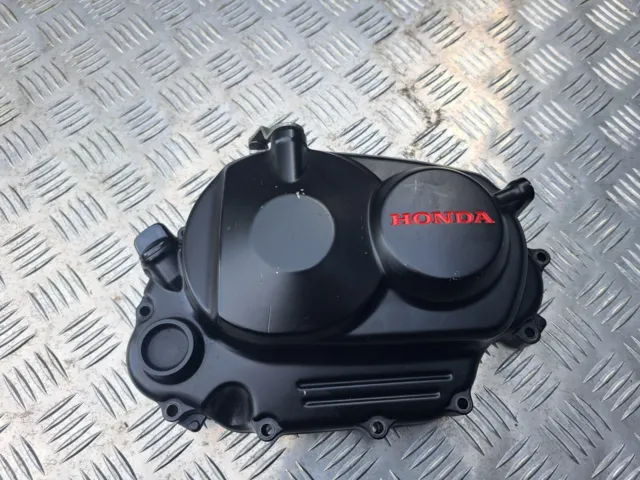 2015 Honda CBF125 Copertura frizione Alloggiamento motore. MOTORE N. JC64E.