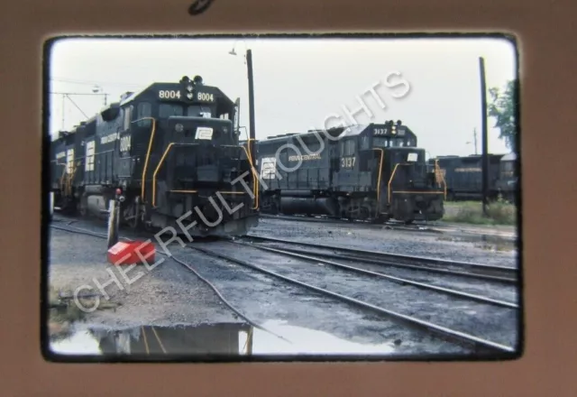 Original '75 Ektachrome Slide PC Penn Central 8004 GP38-2 3137 GP40      36A39