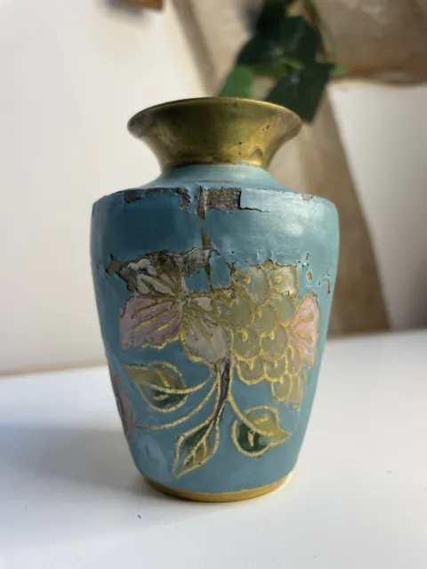 Petit vase chinois en laiton avec émaille cloisonnée