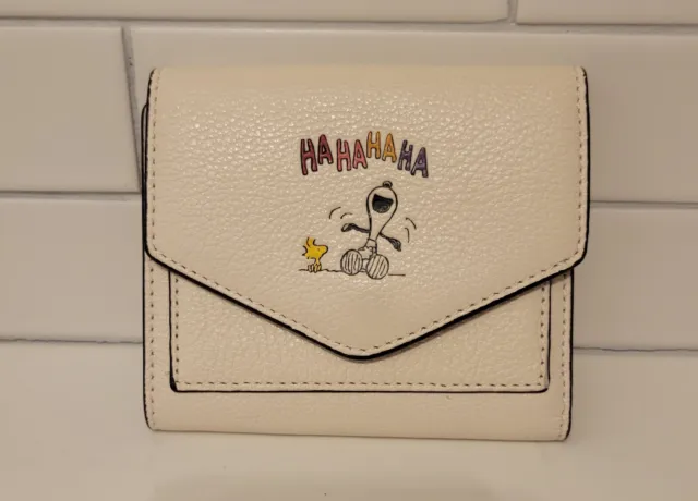 Coach Leather Snoopy Wallet Off-white