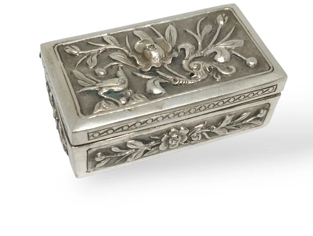 Signed Chinese Export Silver Box Pierced Designs Incense Snuff 5.5cm*3cm*2cm