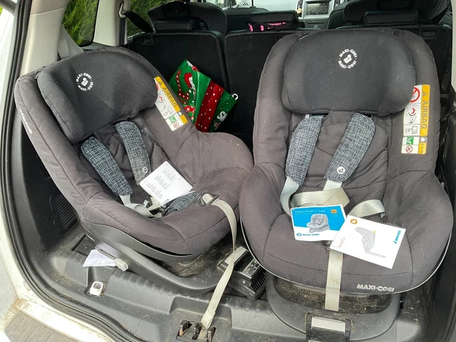 TWO Maxi-Cosi Pearl Smart iSize carseats with Isofix bases included.