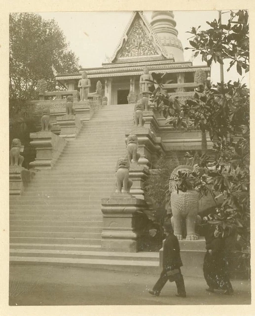 France, Paris, Pavillon de Cambodge, le Pnôm Vintage silver print. Exposition Un