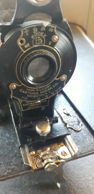 Ancien Appareil Photo A Soufflet Kodak  Eastman Brownie Rochester