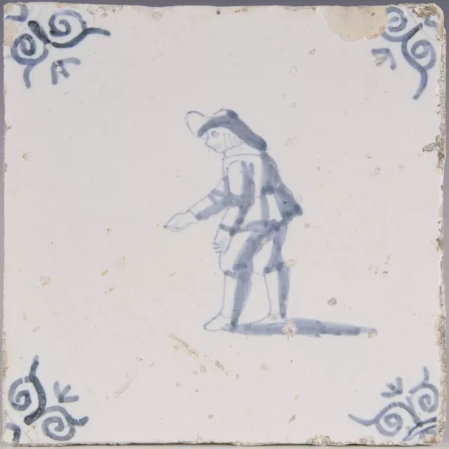 Nice Dutch Delft Blue tile, playing figure, mid 17th century.