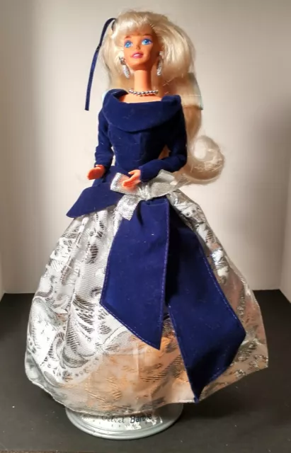 1995 Winter Velvet Barbie Avon Special Edition, 15571