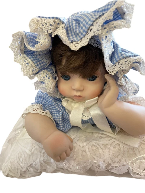 NIB Vintage Hamilton Heritage Collection Porcelain Dolls “Robin” By Kay McKee