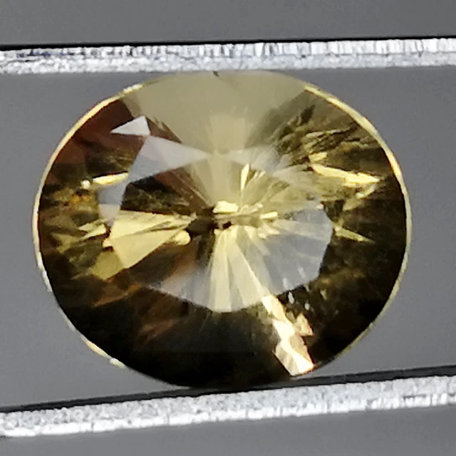Citrine naturelle du Brésil - VS - Ovale 2.32 Carats