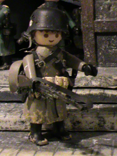 Figurine PLAYMOBIL Personnalisée Soldat Waffen (Front Oriental-1945) REF-0456 BIS