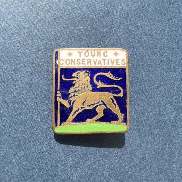 Young Conservatives political party badge.