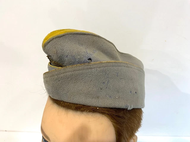 FIGURINE MILITAIRE BERET VERT TENUE CAMOUFLAGE AU DEFILE FUSIL EPAULE