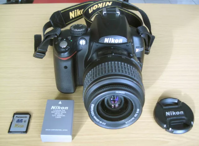 Nikon D5000 mit DX Nikkor ED 18-55mm;12,3MP plus Cullmann Blitz MC30