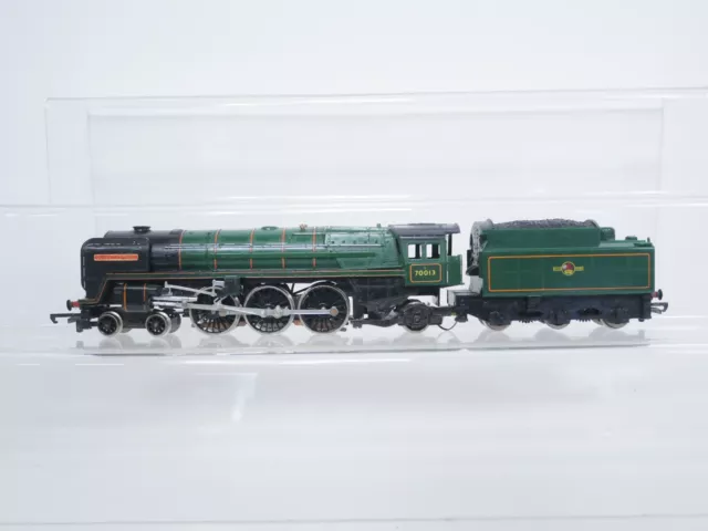 Hornby OO Gauge Steam Locomotive BR Britannia 70013 Oliver Cromwell