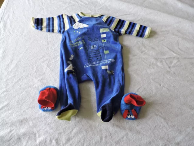 pyjama et chausson ; bébé garçon ; taille 3 mois  de marque Tissaia