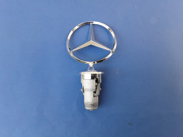 Décalcomanie Ancien Sigle De Capot Audi - Échelle 1/24 (environ) - Occasion - Pour Modélisme Ou Décoration