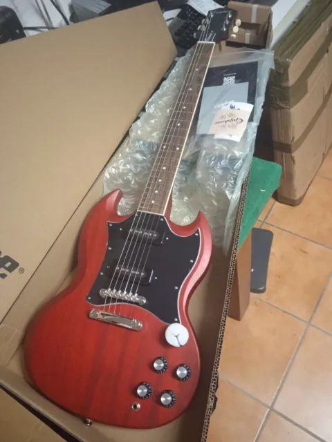 EPIPHONE (by gibson) SG CLASSIC P-90 WORN CHERRY , chitarra elettrica,NUOVA