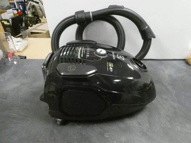 aspirateur traineau electrolux model esp74green ( hors service )