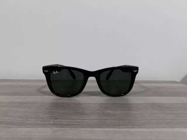 Ray-Ban Folding Wayfarer Ray-Ban Black Foldable Sunglasses + Case