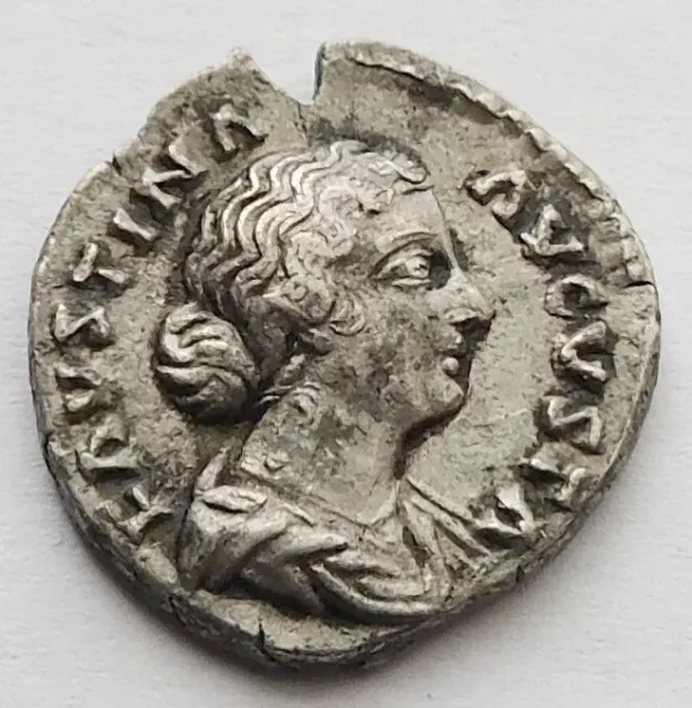 Emperatriz romana Faustina esposa de Marco Aurelio (161-175 dC) Denario, r. Pavo Real