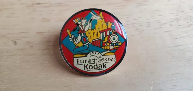 Euro Disney Resort Goofy Pin Button Kodak Frontierland Eastman Corporation 1992