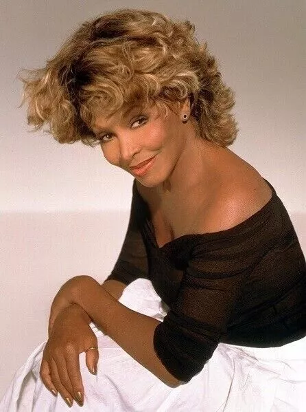 Tina Turner Unsigned 6" x 4" Photo - Iconic singer - 100% to Cancer Charity *4