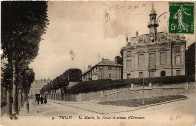 CPA THIAIS - La Mairie les Écoles et avenue d'Ormesson (519680)