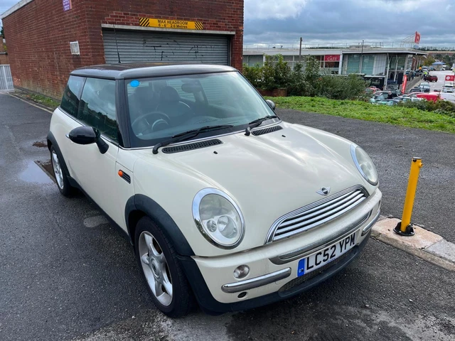 2003 MINI HATCHBACK 1.6 Cooper 3dr Auto HATCHBACK Petrol Automatic