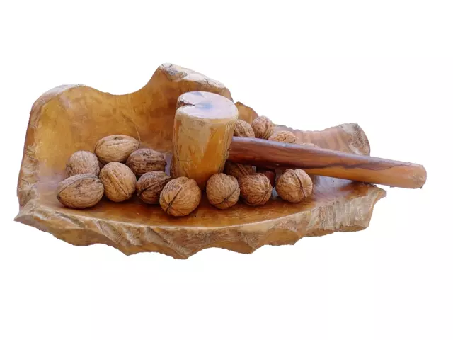 Ancien plateau/corbeille en bois d'olivier sculpté-casse noix avec marteau