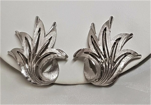 Boucles D'oreilles Clips Vintage Argentées Feuille Signées BSK 3402 - Parfait état