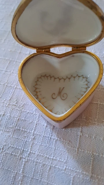 Boite A Pilule En Porcelaine De Limoge  En Forme De Coeur 3