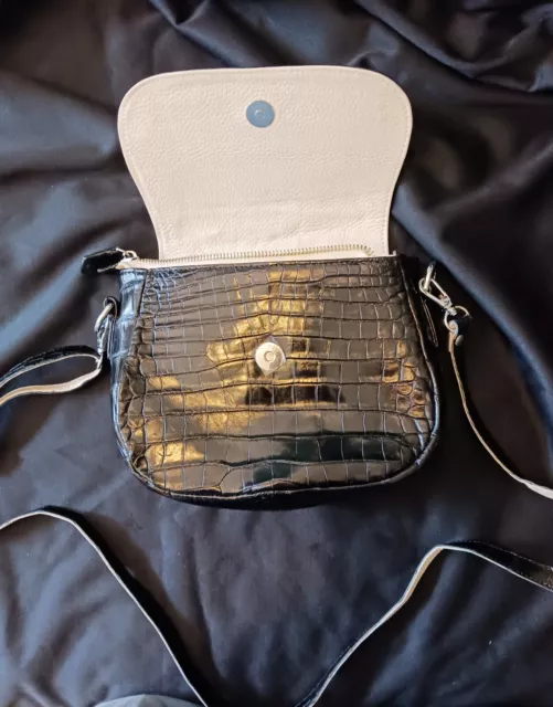 Sac à main en crocodile véritable maginifque forme demi lune