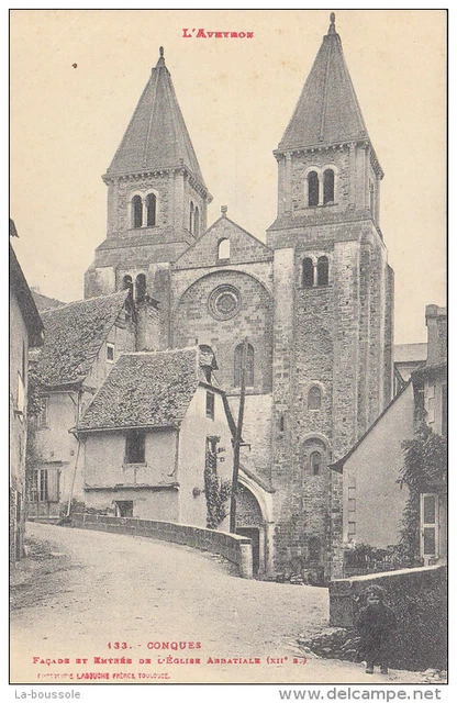 12 CONQUES - facade et entree de l'eglise