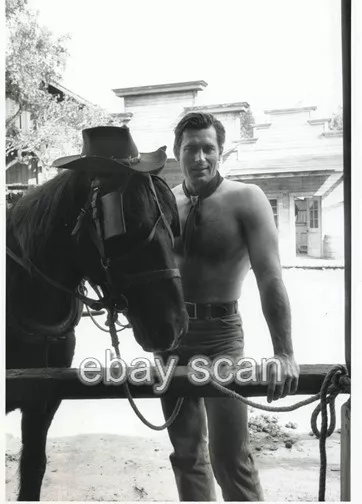 Clint Walker Of Cheyenne Barechested Beefcake   8X10 Photo  123