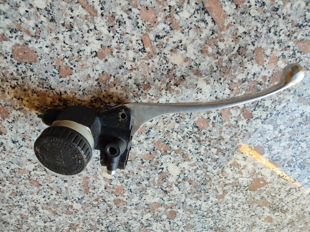 Pompa freno anteriore BREMBO codice 10.2814.00 tolta da Ducati Pantah 500 600