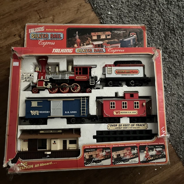 VINTAGE BRIGHT 1170 Talking Silver Rail Express Train Set 100 Comp
